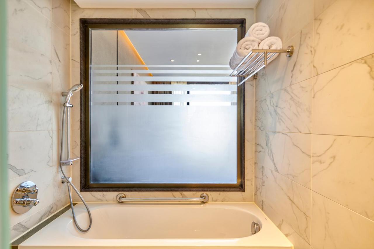 Crowne Plaza - West Cairo Arkan By Ihg 6th of October City エクステリア 写真 A shower over a bathtub