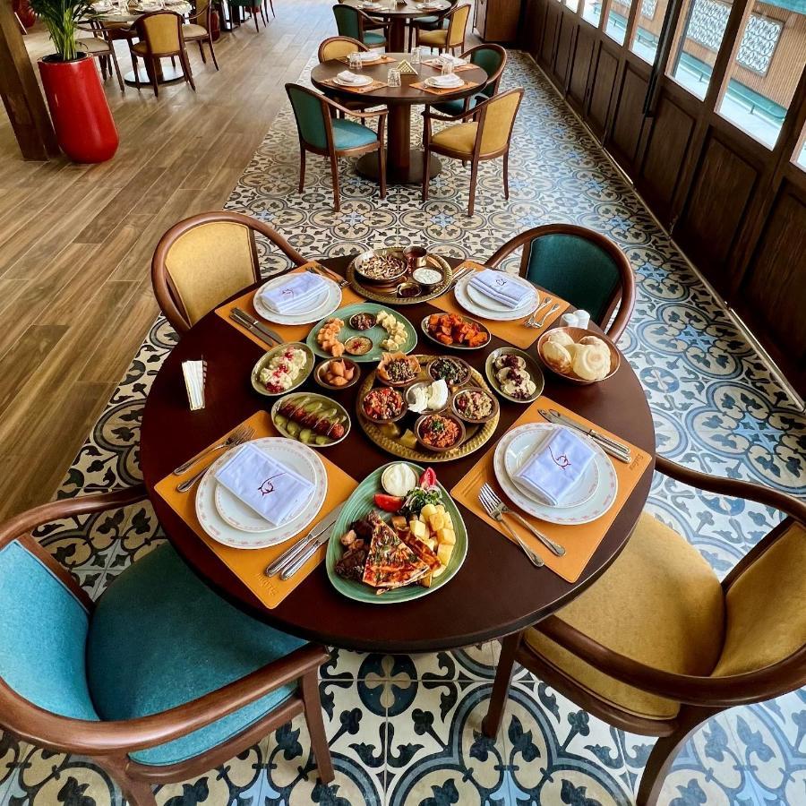 Crowne Plaza - West Cairo Arkan By Ihg 6th of October City エクステリア 写真 A table set for a meal