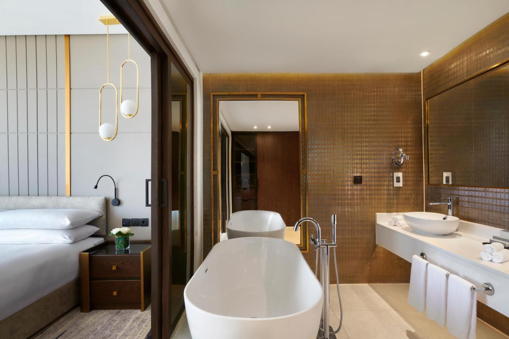 Crowne Plaza - West Cairo Arkan By Ihg 6th of October City エクステリア 写真 Bathroom of a suite